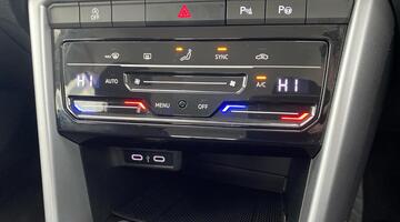 2022 Volkswagen TSI Life DSG Euro 6 5-door (White) - Image: 25