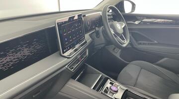 2025 Volkswagen TSI eHybrid 19.7kWh Elegance DSG Euro 6 5-door (Black) - Image: 2