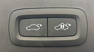 2022 Volvo Recharge 69kWh Plus Auto 5-door (Green) - Image: 19