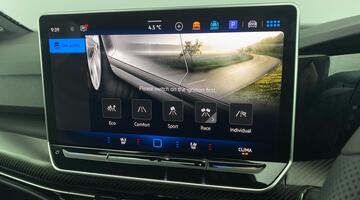 2025 Volkswagen 2.0 TSI R Black Edition DSG 4Motion Euro 6 5-door (White) - Image: 32