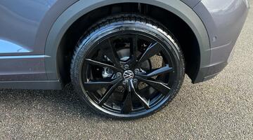 2025 Volkswagen TSI R-Line DSG 2WD Euro 6 2-door (Grey) - Image: 33