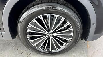 2025 Volkswagen ETSI MHEV Match DSG Euro 6 5-door (Black) - Image: 5