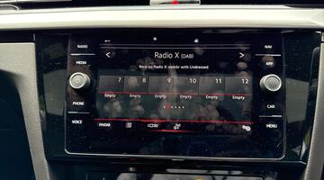 2025 Volkswagen 2.0 TSI R Fastback DSG 4Motion Euro 6 5-door (White) - Image: 38