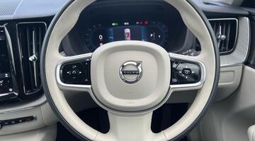 2025 Volvo 2.0 B5 MHEV Plus Auto Euro 6 5-door (Black) - Image: 12