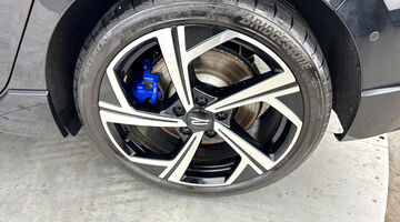 2025 Volkswagen 2.0 TSI R DSG 4Motion Euro 6 5-door (Black) - Image: 35