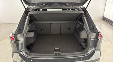 2025 Volkswagen 2.0 TDI R-Line DSG Euro 6 5-door (Grey) - Image: 33