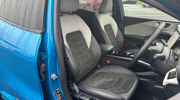 2025 Ford Standard Range 43kWh Premium Auto 5-door (Blue) - Image: 23