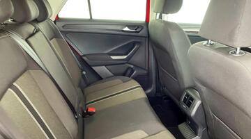 2018 Volkswagen 1.0 TSI Design Euro 6 5-door (Red) - Image: 26