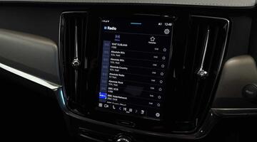 2025 Volvo 2.0h T6 18.8kWh Plus Auto Euro 6 5-door (Blue) - Image: 36