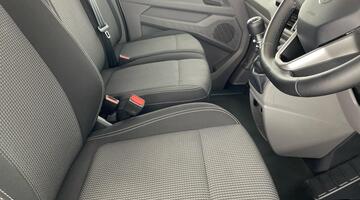 2025 Volkswagen 2.0 TDI T28 Commerce Plus FWD SWB Euro 6 5-door (White) - Image: 22