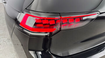 2025 Volkswagen 2.0 TSI R DSG 4Motion Euro 6 5-door (Black) - Image: 34