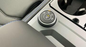 2025 Volkswagen 3.0 V6 TSI eHybrid 14.3kWh R Tiptronic 4Motion Euro 6 5-door (Grey) - Image: 27