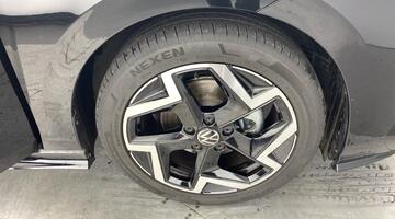 2025 Volkswagen TSI R-Line Euro 6 5-door (Black) - Image: 5