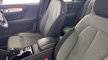 2023 Volvo 2.0 B3 MHEV Plus DCT Auto Euro 6 5-door (Black) - Image: 38