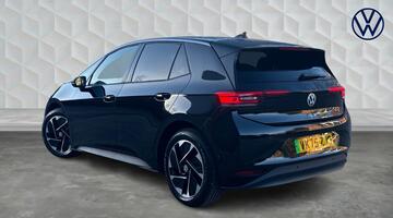 2025 Volkswagen Pro 59kWh Match Auto 5-door (Black) - Image: 3