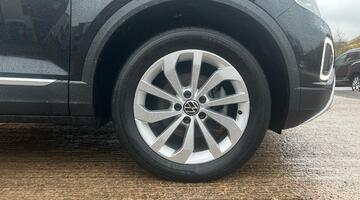 2024 Volkswagen TSI Style Euro 6 5-door (Black) - Image: 5