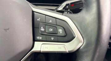 2025 Volkswagen ETSI MHEV Life DSG Euro 6 5-door (Red) - Image: 23