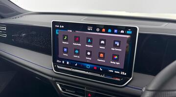 2025 Volkswagen ETSI MHEV R-Line DSG Euro 6 5-door (Black) - Image: 18