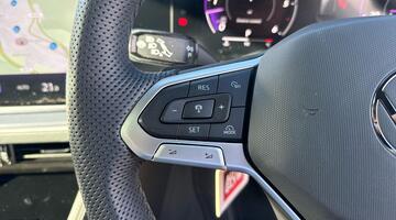 2025 Volkswagen 3.0 TDI V6 Black Edition Tiptronic 4Motion Euro 6 5-door (Red) - Image: 25