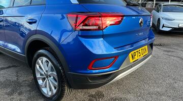 2025 Volkswagen TSI Match DSG Euro 6 5-door (Blue) - Image: 32