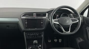 2022 Volkswagen TSI Active Euro 6 5-door (Black) - Image: 8