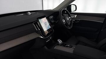 2025 Volvo 2.0 T8 18.8kWh Ultra Dark Auto 4WD Euro 6 5-door (Black) - Image: 2