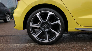 2022 Audi 1.0 TFSI 30 Black Edition Sportback Euro 6 5-door (Yellow) - Image: 5