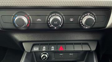 2025 Audi 1.0 TFSI 30 S line Sportback S Tronic Euro 6 5-door (White) - Image: 17