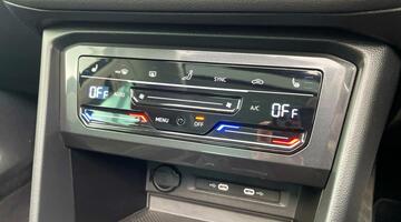 2023 Volkswagen TSI 13kWh Elegance DSG Euro 6 5-door (Blue) - Image: 13