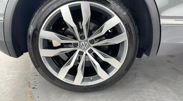 2017 Volkswagen 2.0 TSI R-Line DSG 4Motion Euro 6 5-door (Grey) - Image: 31