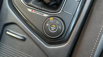 2020 Volkswagen 2.0 TDI Match 4Motion Euro 6 5-door (Grey) - Image: 52