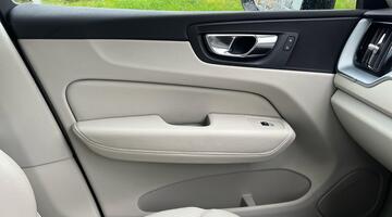 2017 Volvo 2.0 D4 Momentum Auto Euro 6 5-door (Black) - Image: 55