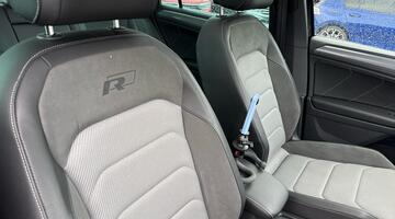 2017 Volkswagen 2.0 TDI BlueMotion Tech R-Line DSG 4Motion Euro 6 5-door (Black) - Image: 29