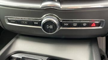 2019 Volvo 2.0 T4 Edition Auto Euro 6 5-door (Red) - Image: 27