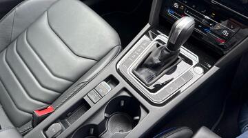 2025 Volkswagen 2.0 TSI R Fastback DSG 4Motion Euro 6 5-door (White) - Image: 36