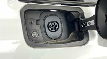 2025 Audi 100kWh Launch Edition Auto 5-door (White) - Image: 32