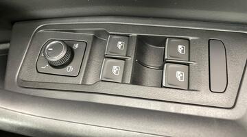 2025 Volkswagen TSI R-Line DSG Euro 6 5-door (Multicolour) - Image: 24