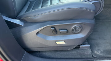 2025 Volkswagen 3.0 TDI V6 Black Edition Tiptronic 4Motion Euro 6 5-door (Red) - Image: 19