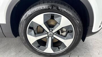 2024 Volvo 2.0 B3 MHEV Plus DCT Auto Euro 6 5-door (White) - Image: 5