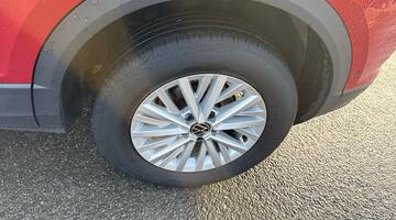 2022 Volkswagen 1.0 TSI Life Euro 6 5-door (Red) - Image: 21