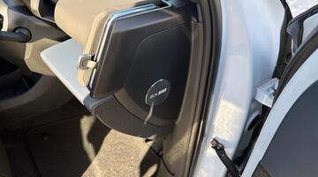 2025 Volvo Twin Performance 69kWh Ultra Auto 5-door (Blue) - Image: 44