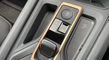 2025 CUPRA EHybrid 25.8kWh V1 DSG Euro 6 5-door (Grey) - Image: 13