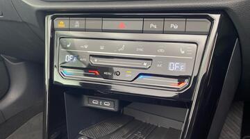 2025 Volkswagen TSI R-Line DSG 2WD Euro 6 2-door (Black) - Image: 14