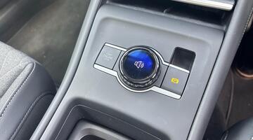 2025 Volkswagen ETSI MHEV Life DSG Euro 6 5-door (Red) - Image: 15