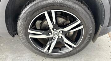 2022 Volvo T3 R-Design Auto Euro 6 5-door (Black) - Image: 5