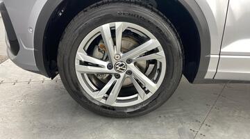 2025 Volkswagen TSI R-Line Euro 6 5-door (Silver) - Image: 32