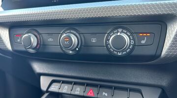 2025 Audi 1.0 TFSI 30 S line Sportback Euro 6 5-door (Green) - Image: 31