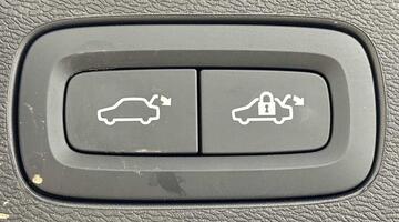 2024 Volvo 2.0h T8 18.8kWh Ultra Black Edition Auto Euro 6 5-door (Black) - Image: 19