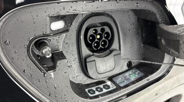 2025 Volkswagen Pro 77kWh Black Edition Auto 5-door (Black) - Image: 27