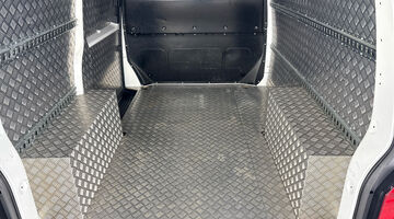 2022 Volkswagen 2.0 TDI T3Highline FWD SWB Euro 6 5-door (White) - Image: 27